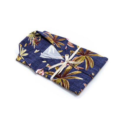 Camisa de lino azul cielo con interior floral en contraste