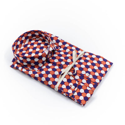 Camisa de lino azul cielo con interior floral en contraste
