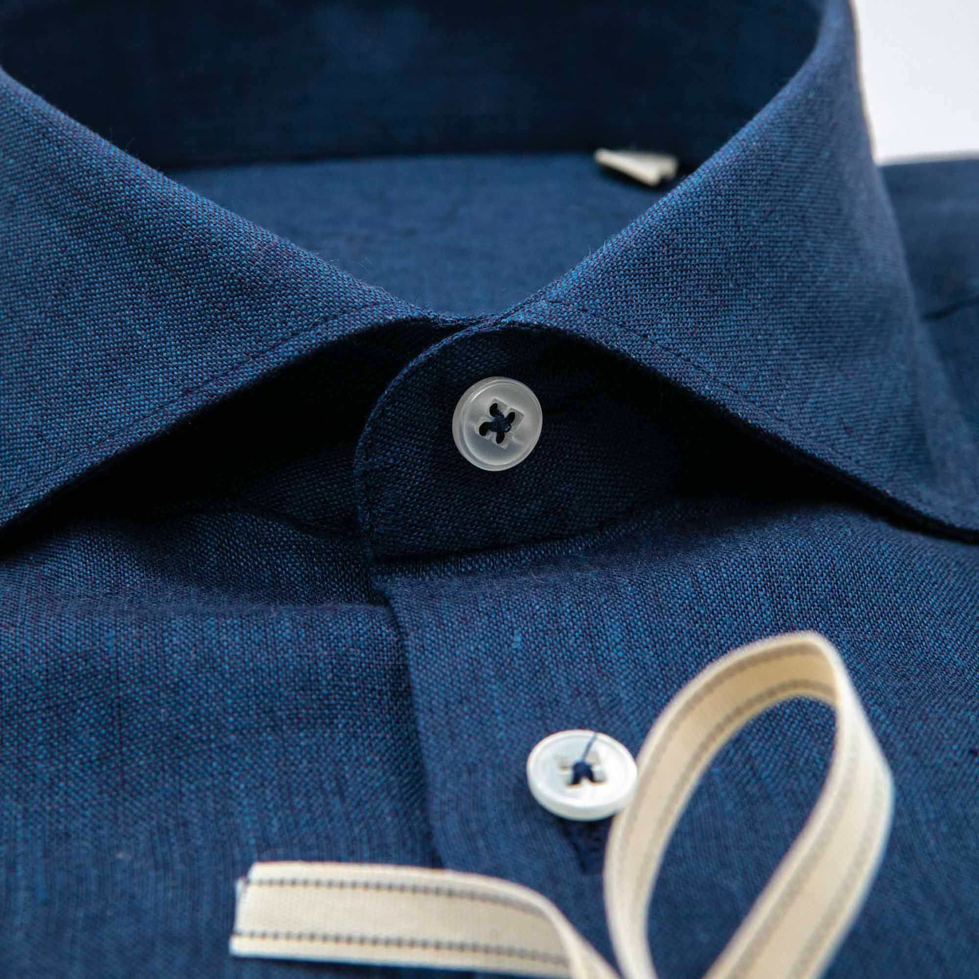 Camicia in puro lino azzurro cielo con interno collo stampato – Made in Italy